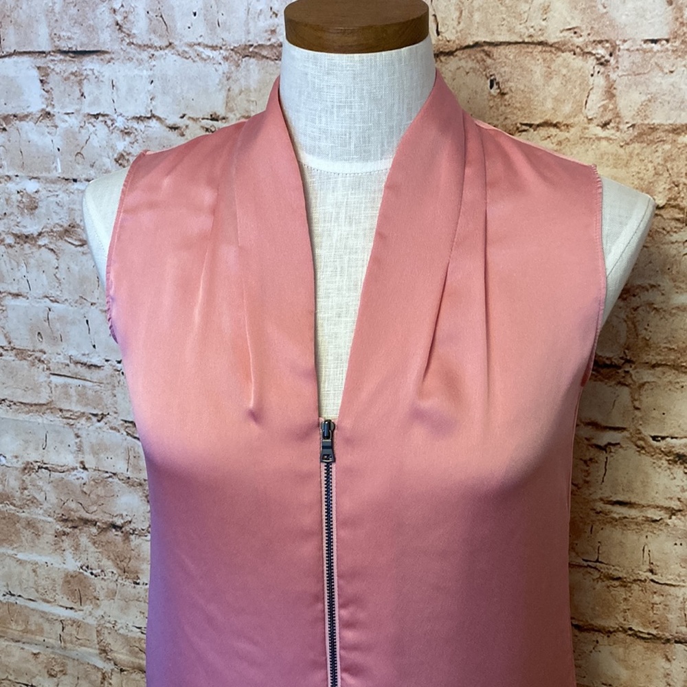 T Tahari top